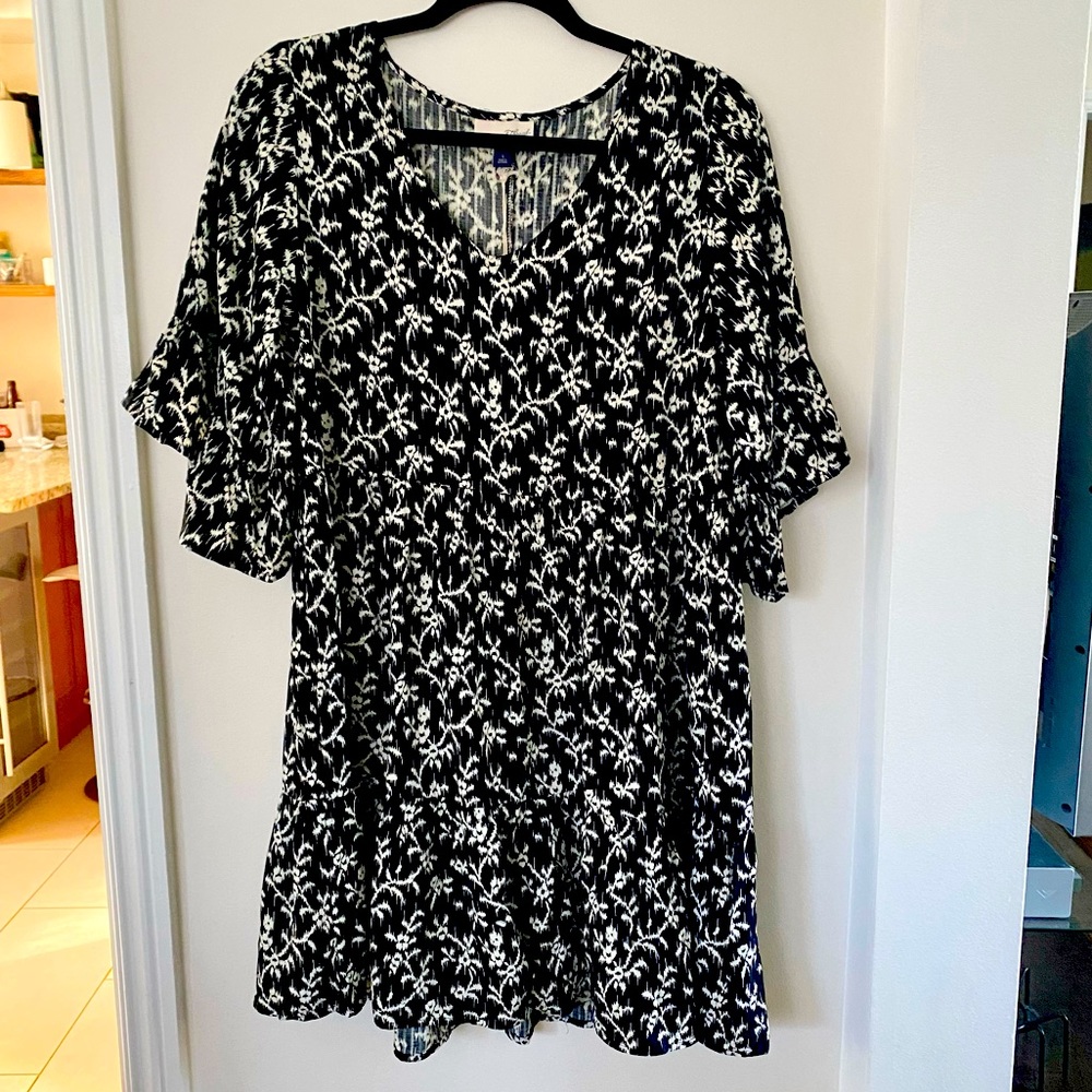 NWT Flowy floral dress